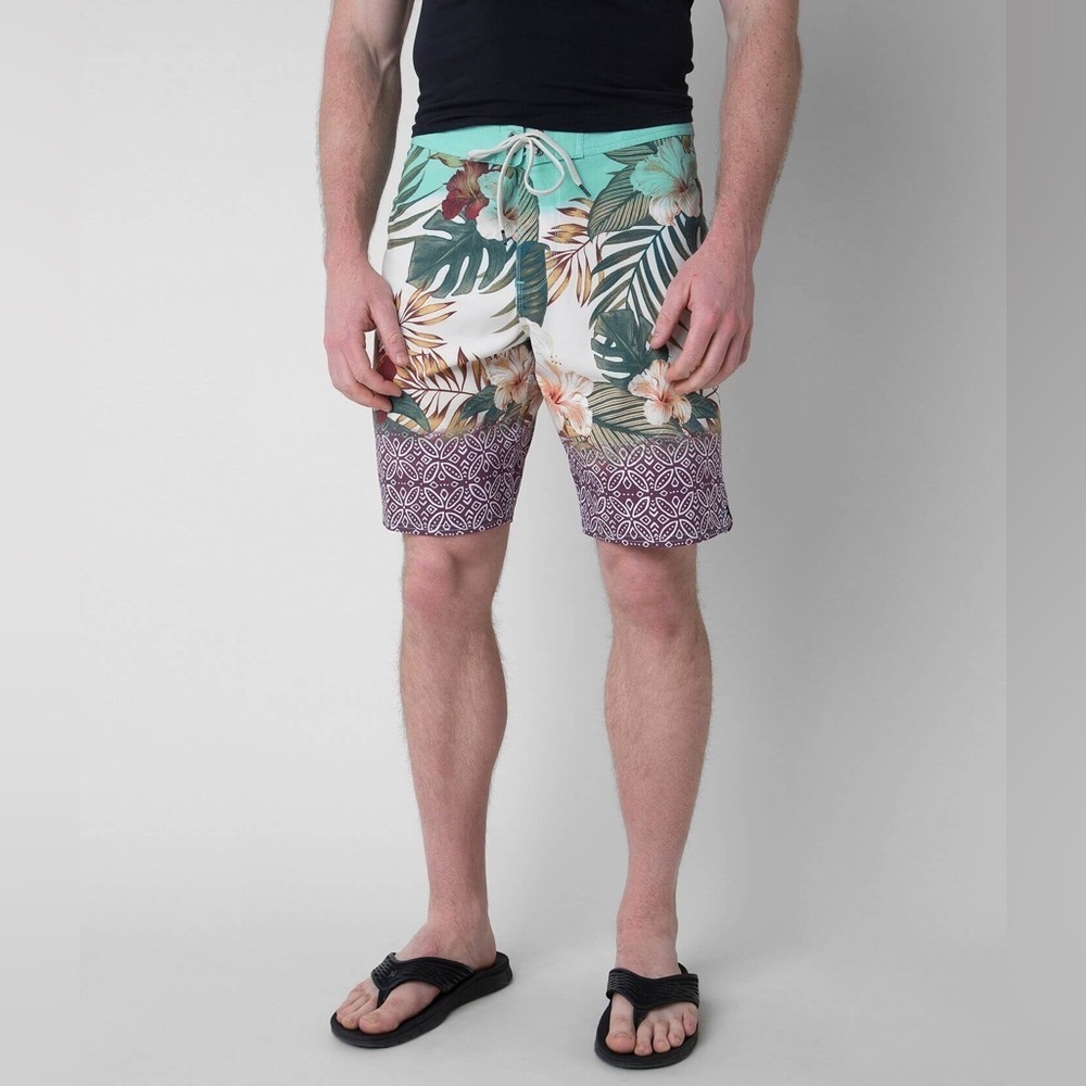 Vissla Moku Stretch Boardshort in Jade Tropical Print Size 30